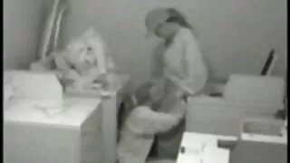 Ela fez sexo lésbico ...