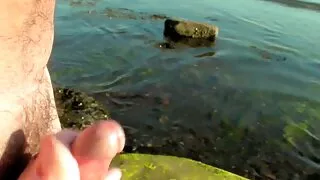 Morena pálida com pe ...