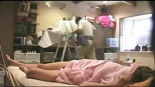 Aluna asiática vivaz ...