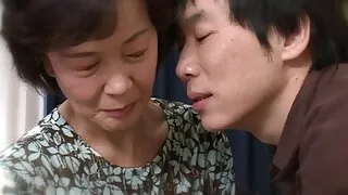 Pequena garota asiát ...