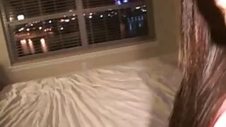 A ninfa morena retrô ...