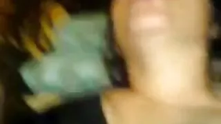 O cara está assistir ...