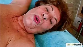 Garota exótica de pe ...