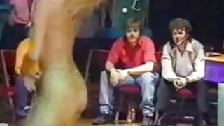 Esta enxada arrumada ...